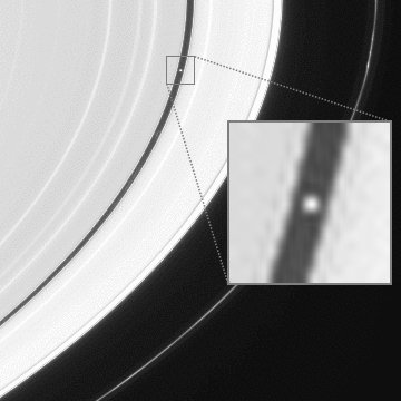 Pan fotograferet i "Enckes gab" mellem Saturns ringe af NASAs rumfartøj Cassini