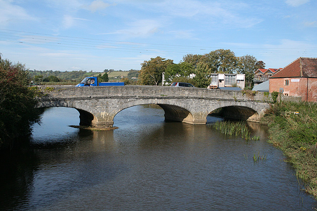 Great Bow Bridge over the River Parrett at Langport, Somerset, England. Photo by Martin Bodman. 2008.