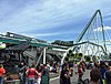 Fury 325 ing Carowinds minangka roller coaster paling dhuwur sing dibangun dening B&M lan roller coaster paling dhuwur sing nggunakake angkat rantai tradisional.