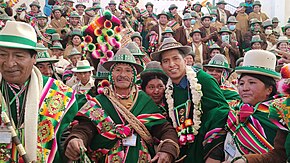 Andrónico Rodríguez poses with members of the Suyu Jacha Karangas indigenous nation.
