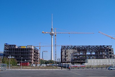 Mesto palače leta 2007, s porušeno Palast der Republik in Fernsehturm v ozadju