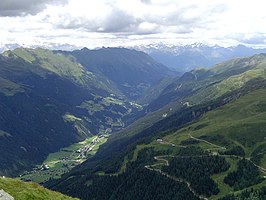 Blik op het Defereggental in de richting van de Großglockner