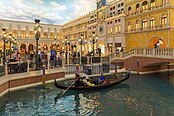 Un exemple de duplitecture : le Grand Canal Shoppes dans le Las Vegas Strip. (définition réelle 6 545 × 4 363)