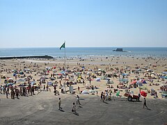 Plage du Portel et vue sur le Fort de l'Heurt.