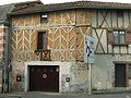 Maison à colombage en face de l'église St-Barthélémy