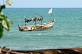 Traditionelles Fischerboot an der ghanaischen Atlantikküste im Juni 2005
