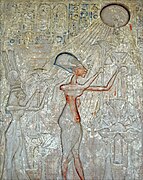 Relleu d'Akhenaton amb Nefertiti adorant a Aton. Museu Egipci de El Caire