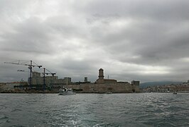 Le chantier près du fort Saint Jean depuis l'entrée du port de Marseille en 2012.