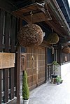 造り酒屋の玄関の杉玉