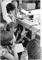 File:Bundesarchiv Bild 183-1985-0620-019, Berlin, öffentliche Bibliothek, Phonothek.jpg