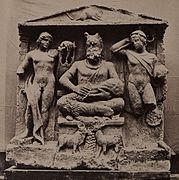 Le dieu Cernunnos entre Apollon et Mercure, autel de Reims