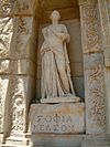 Socha Moudrosti na Kelsově knihovně v Efesu