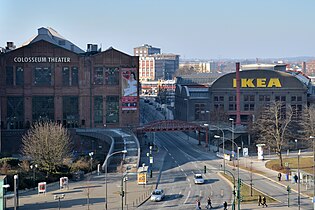 Ehem. Eingang zur Krupp-Gussstahlfabrik, links Colosseum Theater, rechts Press- und Hammerwerk Ost