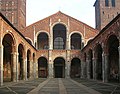 Milano - San Ambroglio manastırı avlusu