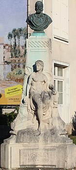 Le monument à Alfred Sisley à Moret-sur-Loing. (définition réelle 1 860 × 4 132)