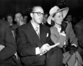 Dalton Trumbo met bril, in 1947 geboren op 9 december 1905