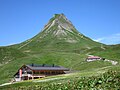 Blick auf die Damülser Mittagsspitze von der Uga-Alpe.