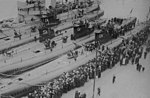 De tre Draken-ubåtarna, HMS Draken, HMS Gripen och HMS Ulven, tillsammans med HMS Sälen drar till sig intresserade i Göteborg 1934.