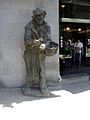 Կարա Բալա պապիկի արձանը Երևանի Աբովյան փողոցում