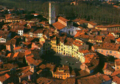 Clădiri construite pe conturul elipsoidal al fostului amfiteatru roman din Lucca