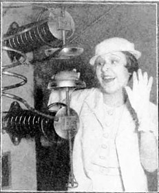 разогрев сэндвича с помощью коротких радиоволн 1933 год Чикаго, актриса и певица Фифи Д’Орсей