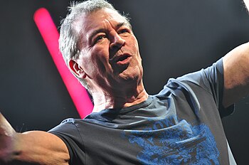 Иэн Гиллан на концерте Deep Purple в 2012 году