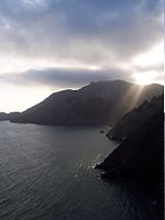 Zicht op de Marin Headlands vanaf de Golden Gate Bridge