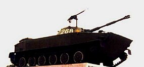 Tank PT-76 jako památník vítězství na Starém bojišti v provincii Quang Tri.