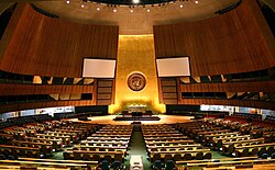 Salle plénière de l'Assemblée générale à New York[Note 2].