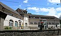 La mairie et le bureau de poste.