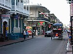 Bourbon Street i New Orleans” (Sort og hvid)