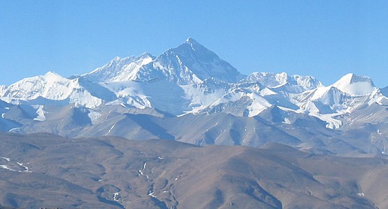 Monto Everest en la Ĉomolungma Nacia Natura Rezervejo