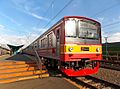 KRL JR Seri 205 sedang berhenti di Stasiun Manggarai