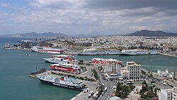 Toàn cảnh phía tây thành phố và cảng Piraeus.