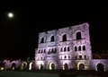 Teatro romano di Aosta visto di notte.