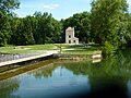 Site du Cavé : le pigeonnier sur une île, entre Marne et Bief.