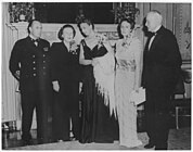 Kronprins Olav, prinsesse Juliana av Nederland, Eleanor Roosevelt og kronprinsesse Märtha på luksushotellet Waldorf-Astoria i New York i januar 1944.