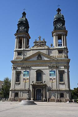 A pápa: rk. nagytemplom főhomlokzata