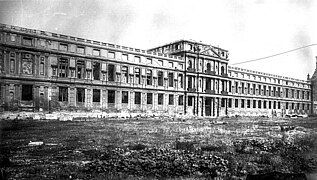 Le palais incendié, photographié par Jean-Eugène Durand.