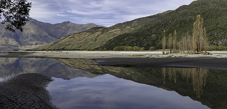 Река Уилкин на Южном острове Новой Зеландии неподалёку от места впадения в реку Макарора