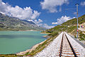 La línea Bernina junto al lago