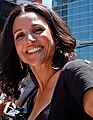 Julia Louis-Dreyfus recevant son étoile au Hollywood Walk of Fame en 2010.