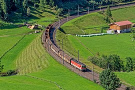 An ÖBB Class 1044 with a train on the Brenner railway.