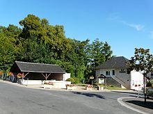 Pazayac lavoir et mairie.JPG