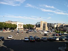 Le deuxième théâtre à gauche depuis la place du jet d'eau.