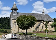 Vue d'ensemble de l'église de Sérandon.