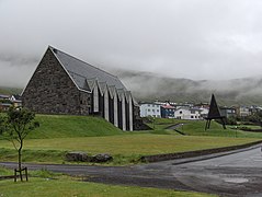 La vieille Christianskirkja (église de Christian) de Klaksvík. Dédiée à Christian X de Danemark, ce lieu de culte est consacré à la mémoire des marins qui ont perdu la vie pendant la Seconde Guerre mondiale.