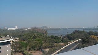 Lago Powai visto desde la isla Esmeralda