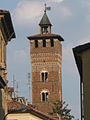 La campana vista dall'esterno della torre.