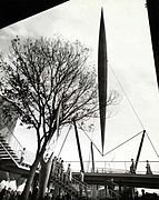 Die räumliche Skutptur Skylon beim Festival of Britain, 1951